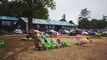 Beach nearby, kayaking, motor boating, fishing