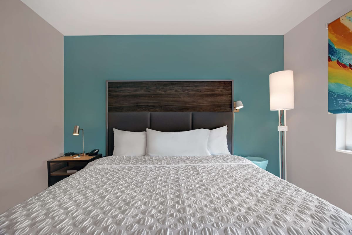 Desk, free WiFi, bed sheets
