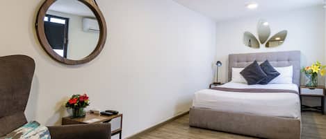 Caja fuerte, escritorio, espacio para trabajar con un portátil