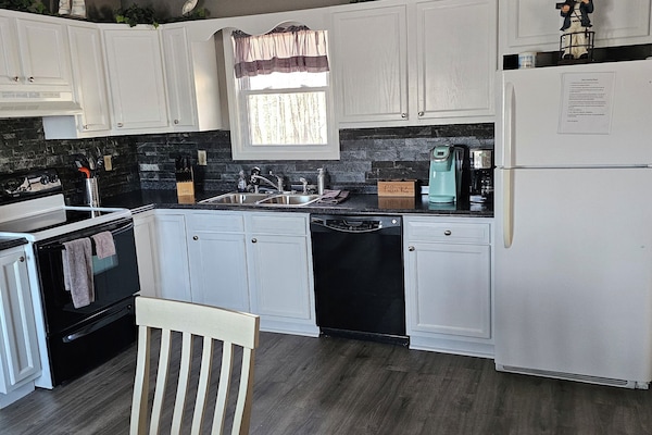 ثلاجة، ميكروويف، فرن، موقد طهي مسطح