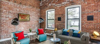ダウンタウンから見事な巨大なヴィンテージ4 BDRM / 2BATHロフト分！