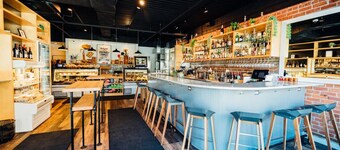 Atemberaubende riesige Vintage 4 BDRM / 2BATH Loft Minuten von der Innenstadt entfernt!