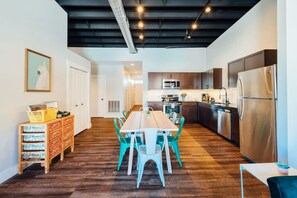 Fridge, microwave, oven, stovetop - Bright Event Perfect 4BDRM LOFT 7Min To Downtown (Detroit)