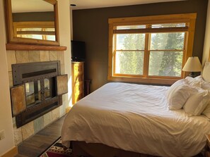 2 bedrooms, iron/ironing board, free WiFi, bed sheets -  Mountain fun, Hike, bike pool spa 360 views cozy with amenities galore! Lodge (Telluride)