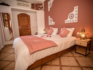 Habitación doble Deluxe, 1 cama Queen size (Choukria) | Ropa de cama de alta calidad y caja de seguridad en la habitación 