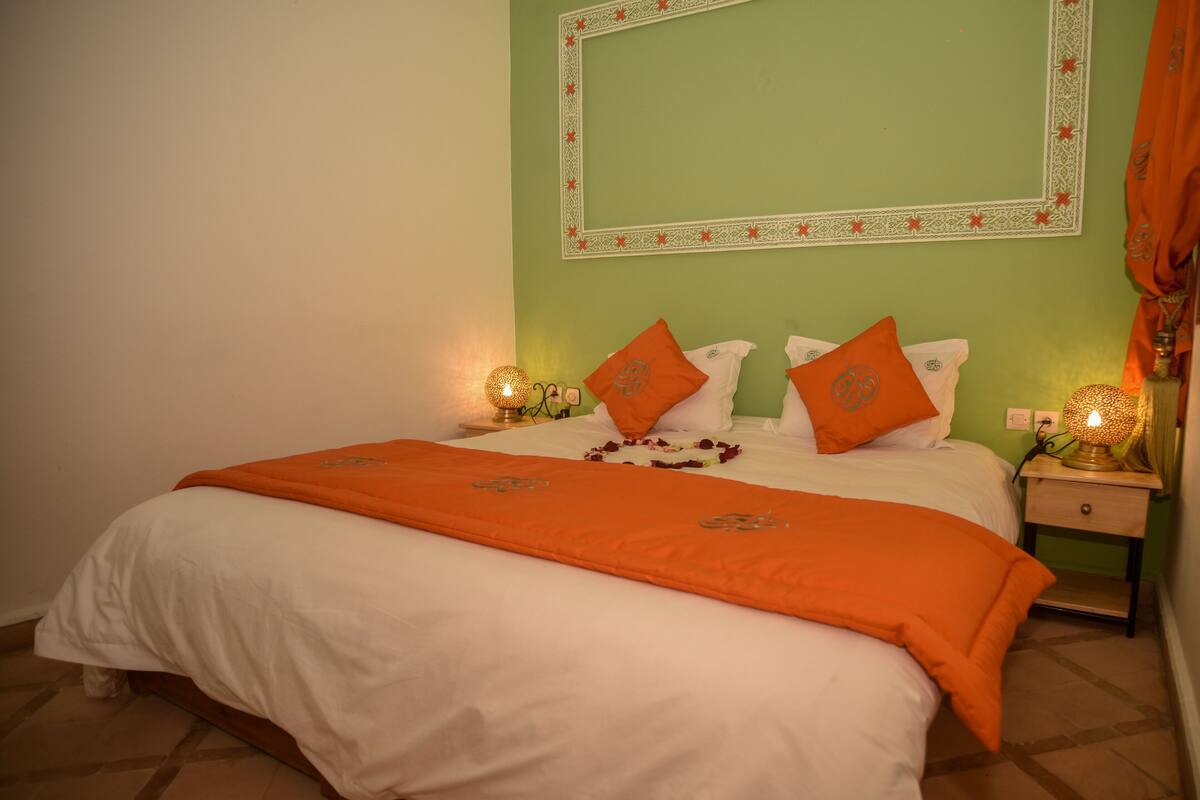 Room (Bachira)