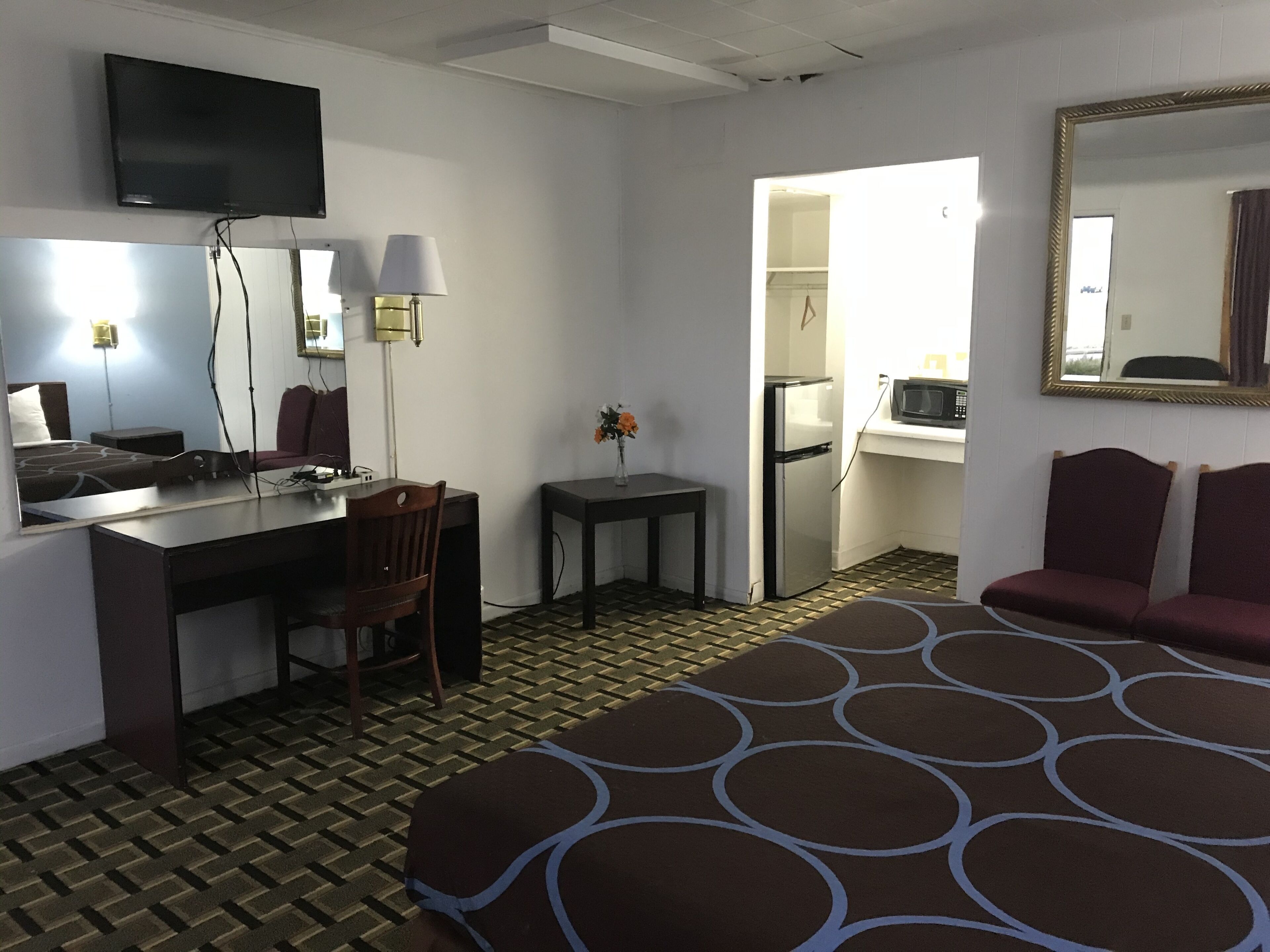 Desk, laptop workspace, free WiFi