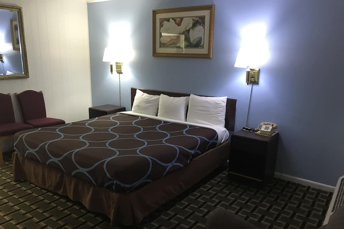 Economy Single Room | Desk, laptop workspace, free WiFi