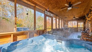 Outdoor spa tub