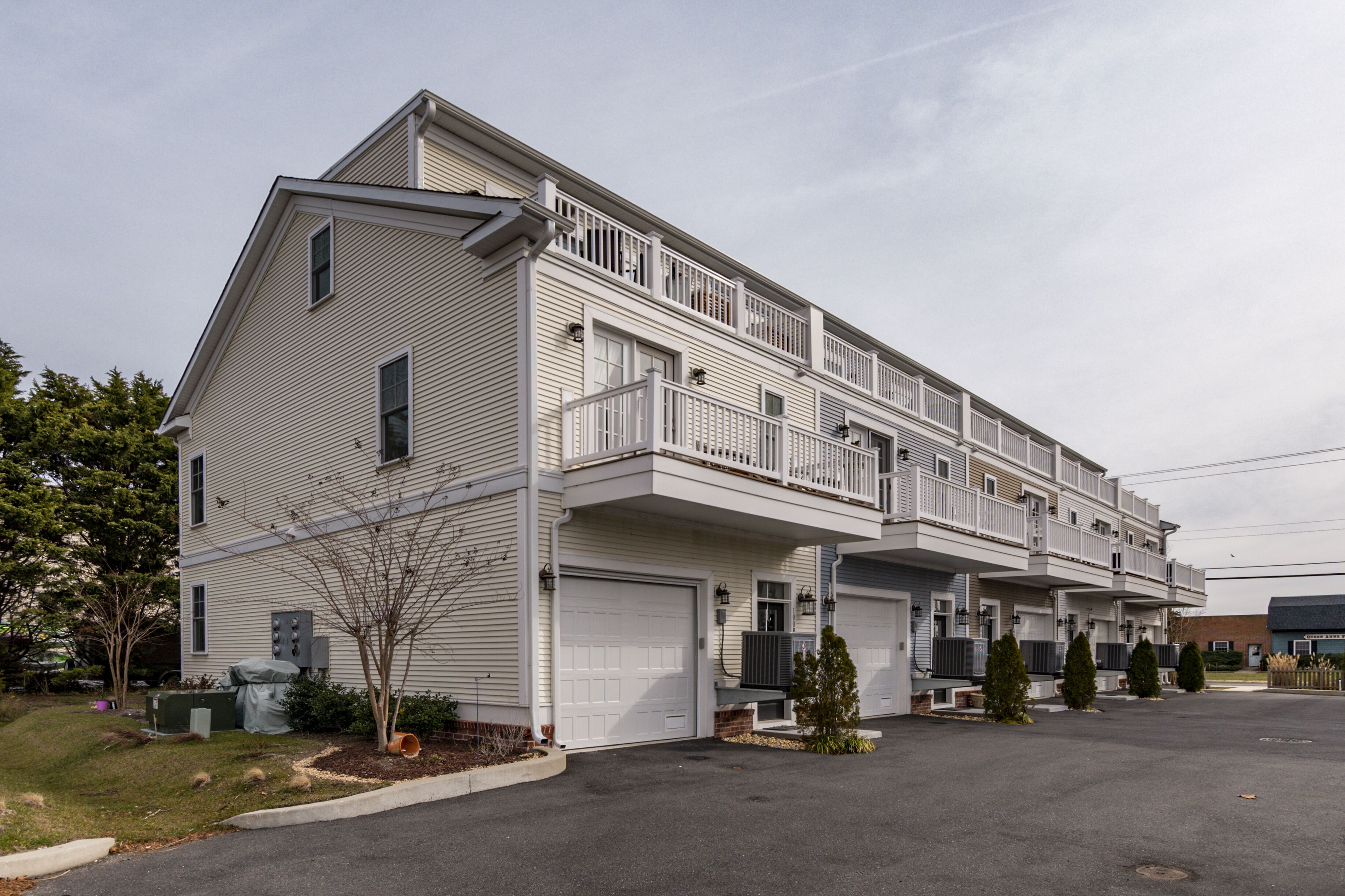 Unit 5B - CANAL PLACE IS CLOSE TO TOWN AND THE BEACH WITH A COMMUNITY POOL!