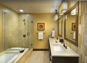 Bathtub, hair dryer, towels, soap - Christmas Break on the Slopes (Truckee)