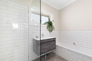 Shower, hair dryer, towels
