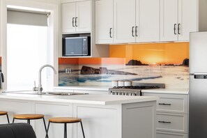 Fridge, microwave, stovetop, dishwasher - Apartment 1 - Luxury Apartment & Rooms - Free Wifi - Close To Beach (Carpenter Rocks)