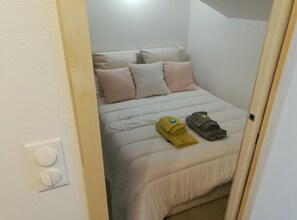 1 bedroom, free WiFi, bed sheets