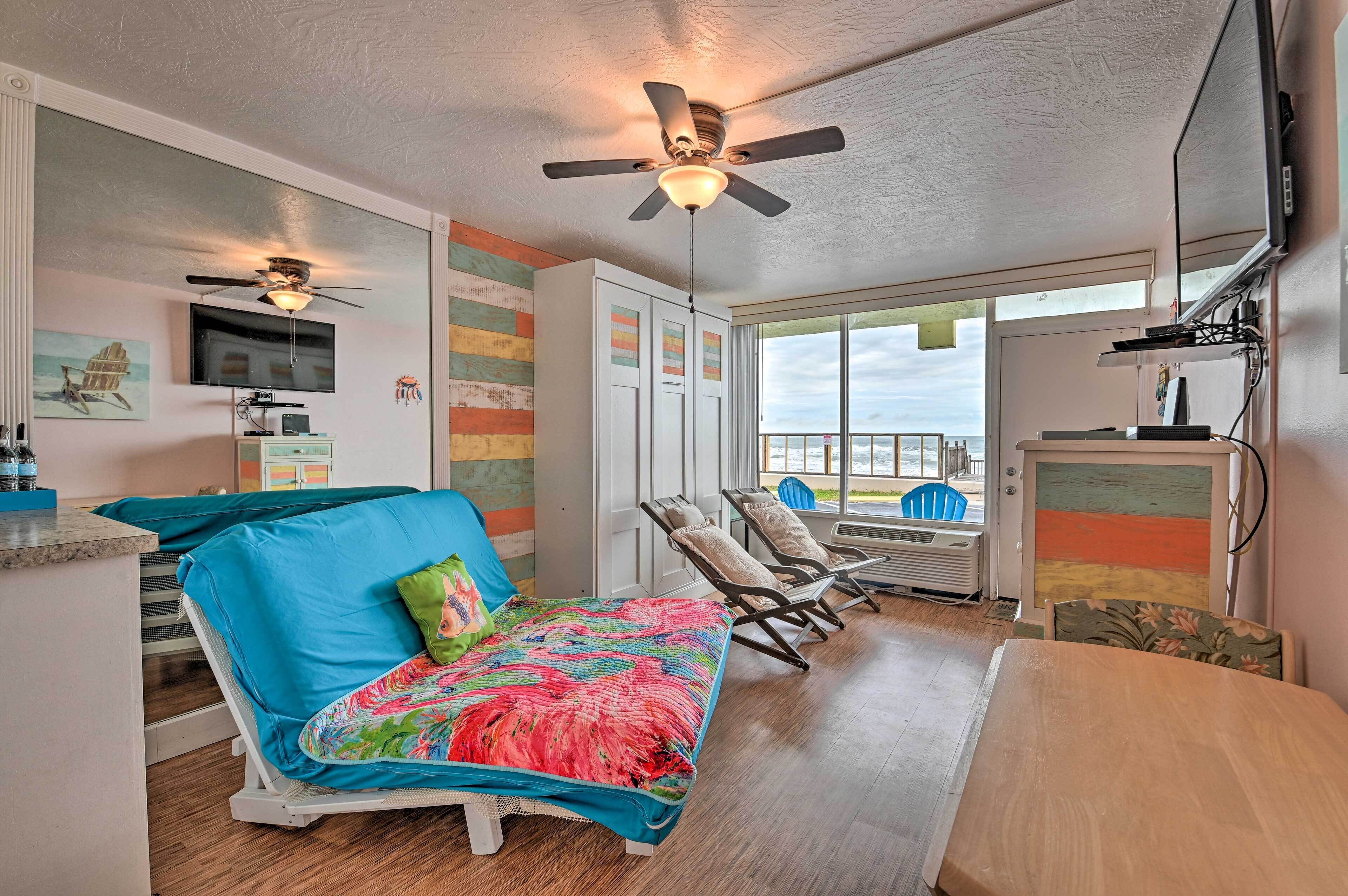 Cozy Studio on Ormond Beach w/ Oceanfront Pool!