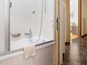 Bathroom - Lovely apartment for 4 people with WIFI, TV and balcony (Zermatt)