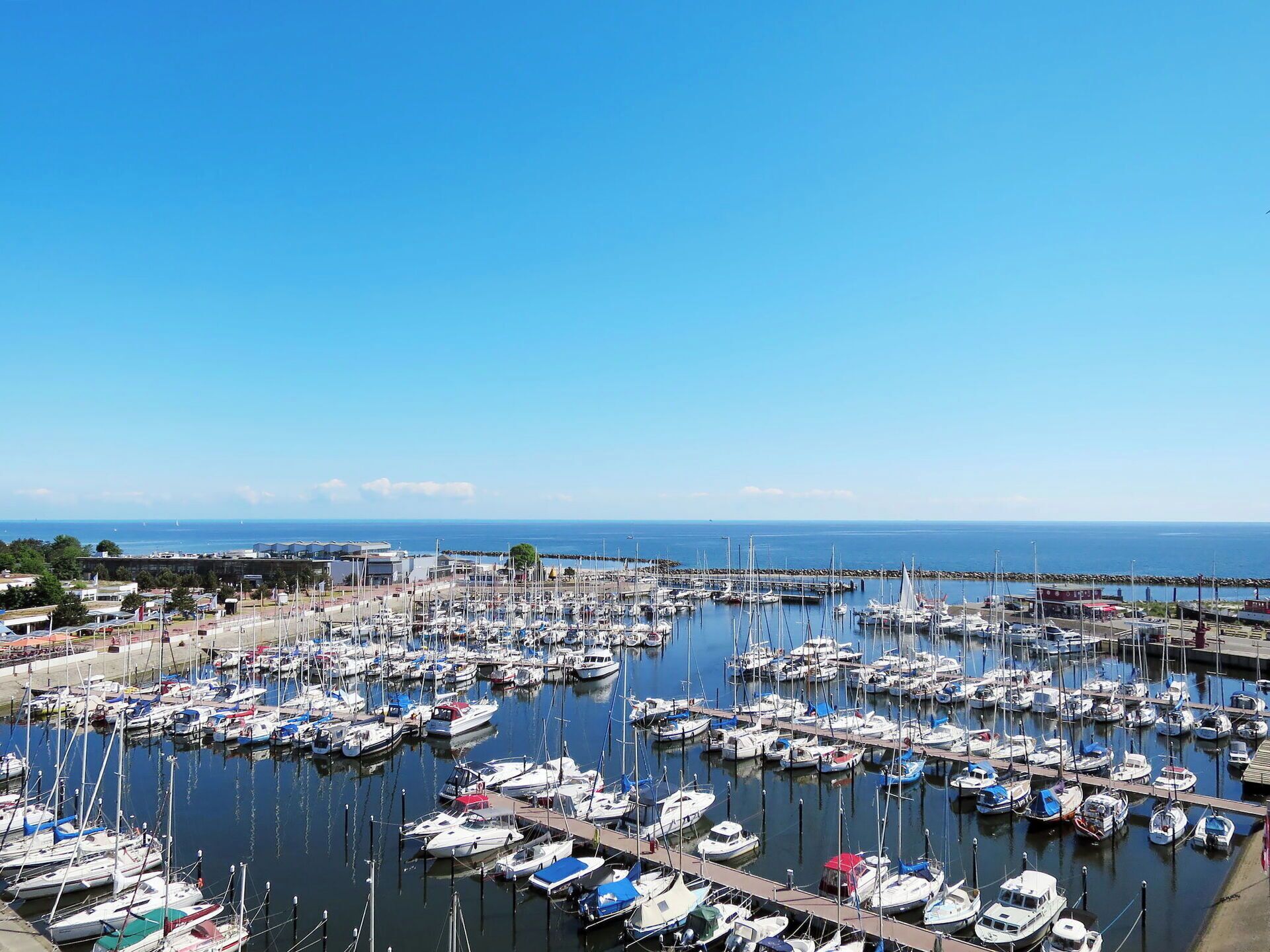 L'Eau, Ciel, Bateau, Navire, Véhicule, Bleu Azur, Cotiers Et Relief Océaniques, Design Urbain, Quai, Loisir