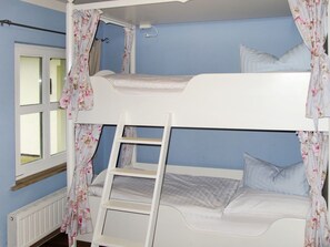 2 Schlafzimmer, Reisekinderbett, kostenloses WLAN, Bettwäsche