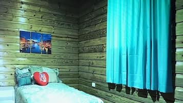 7 bedrooms, in-room safe, iron/ironing board, WiFi