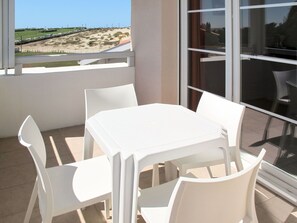 Outdoor dining - Cosy apartment for 4 people with pool, WIFI, TV, terrace and pets allowed (Biscarrosse)