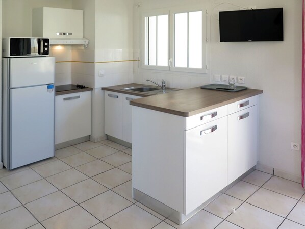 Lave-vaisselle, chaise haute, congélateur