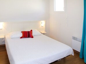 3 chambres, fer et planche à repasser, lit parapluie, Wi-Fi gratuit
