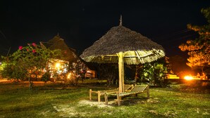 Unclassified image, 2 of 78, button - Zanzi Rest bungalows (Kidoti)