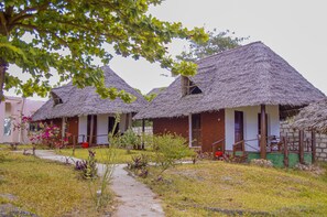 Comfort Bungalow, 1 Bedroom, Private Bathroom, Garden Area | Exterior - Zanzi Rest bungalows (Kidoti)