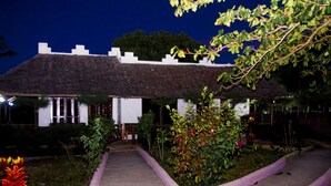 Unclassified image, 4 of 78, button - Zanzi Rest bungalows (Kidoti)