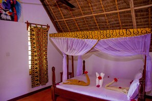 Deluxe Room | Desk, free WiFi, bed sheets - Zanzi Rest bungalows (Kidoti)