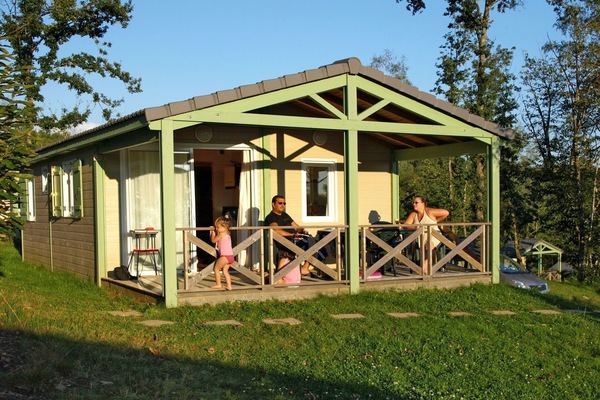 Wolke, Himmel, Wasser, Eigentum, Gebäude, Pflanze, Blau, Schwimmbad, Azurblau, Natürliche Landschaft