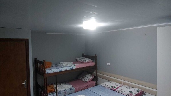 Family Room | Minibar, soundproofing, free WiFi, bed sheets