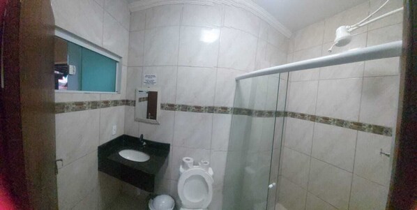 Quadruple Room | Bathroom | Shower, bidet, towels