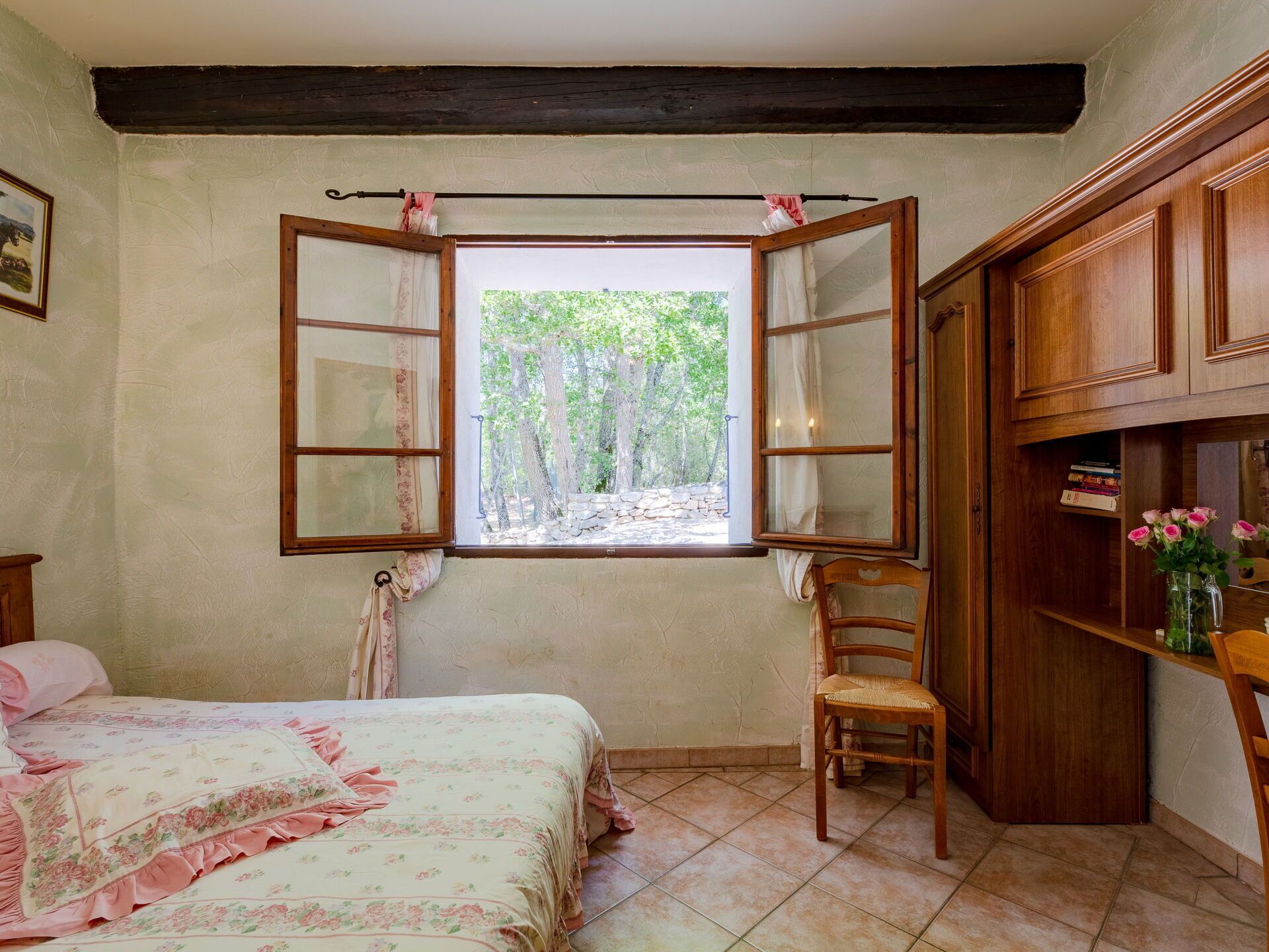 1 chambre, lit parapluie, draps fournis