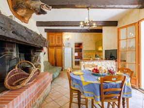 Dining - Wonderful private villa for 6 guests with private pool, TV, patio and pets allowed (Moissac-bellevue)