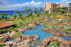 Utendørsbasseng og et oppvarmet basseng