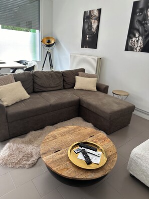 TV, Netflix, streaming services