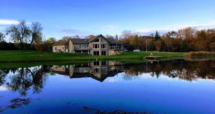 Cottage Lakehouse Private 48 Acres