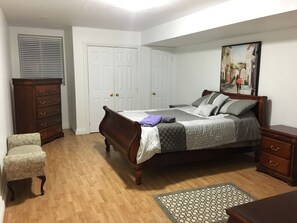 คลับชาเลท์ | 5 ห้องนอน, ห้องพักตกแต่งอย่างมีเอกลักษณ์, ตกแต่งพิเศษโดยเฉพาะ, โต๊ะทำงาน