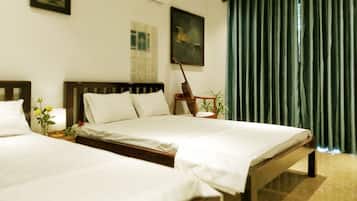 3 bedrooms, iron/ironing board, WiFi, bed sheets