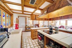 Fridge, microwave, stovetop, dishwasher - Seaside Home on the Space Coast w/ Beach Access! (Indialantic)
