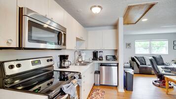 Microwave, dishwasher, coffee/tea maker, toaster