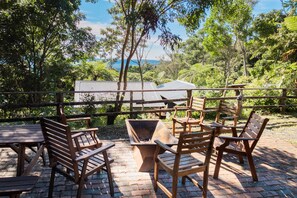 เต็นท์, ห้องน้ำรวม | สิ่งอำนวยความสะดวกในครัวส่วนกลาง