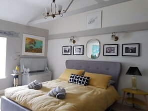 2 bedrooms, free WiFi, bed sheets - An Artist's Cottage in Fishguard (Fishguard)