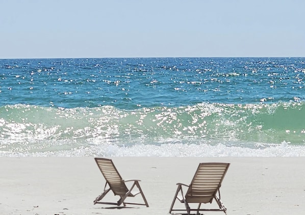 Beach nearby, sun-loungers - DON'T MISS THIS HIDDEN GEM!  Very spacious with lots of outdoor areas, (Gulf Shores)