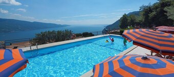 Cosy apartment for 6 people with pool, WIFI, TV, terrace and pets allowed