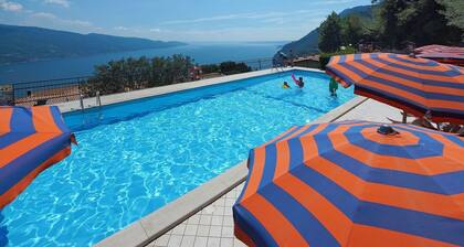 Cosy apartment for 6 people with pool, WIFI, TV, terrace and pets allowed