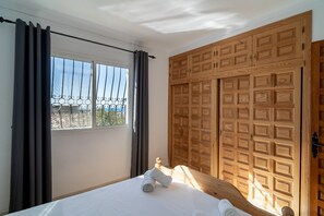 2 makuuhuonetta, silitysrauta/-lauta, ilmainen Wi-Fi, vuodevaatteet