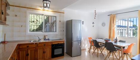 Fridge, microwave, oven, coffee/tea maker
