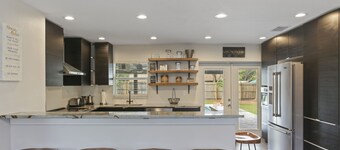 ELEGANT ESTATE VACATION RESORT HOME "LE CHLOE"